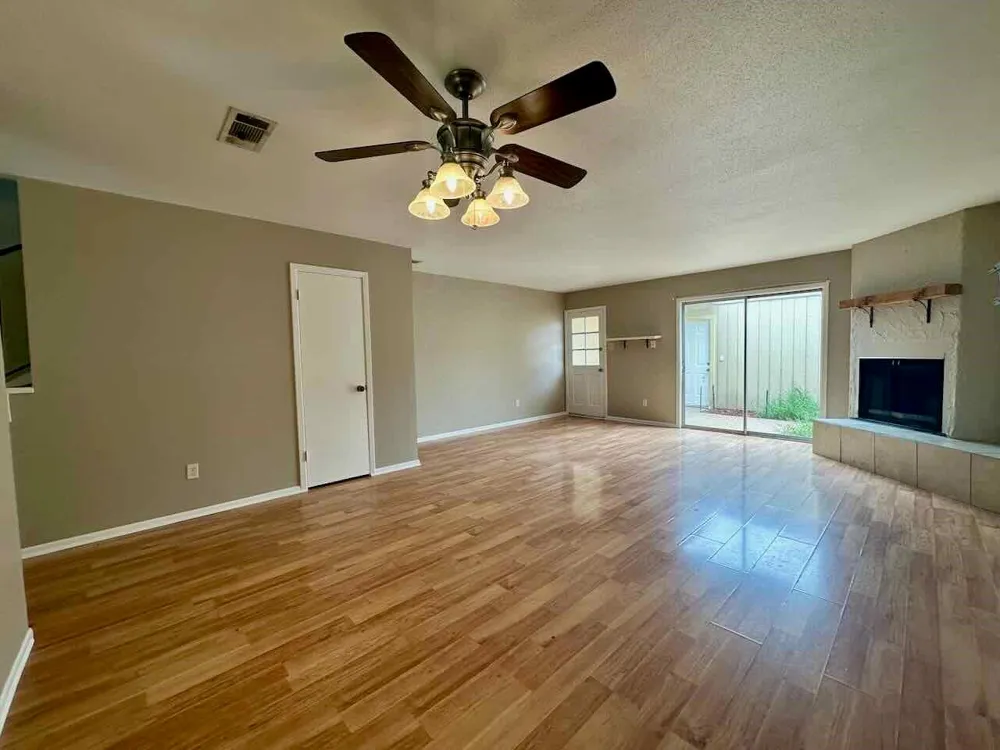 541 Longmeadow Street Beaumont, TX 77707