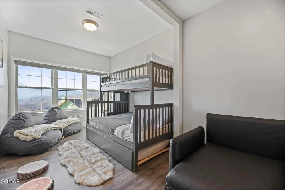 706 Chestnut Drive Gatlinburg, TN 37738