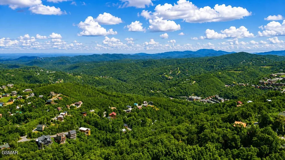 706 Chestnut Drive Gatlinburg, TN 37738
