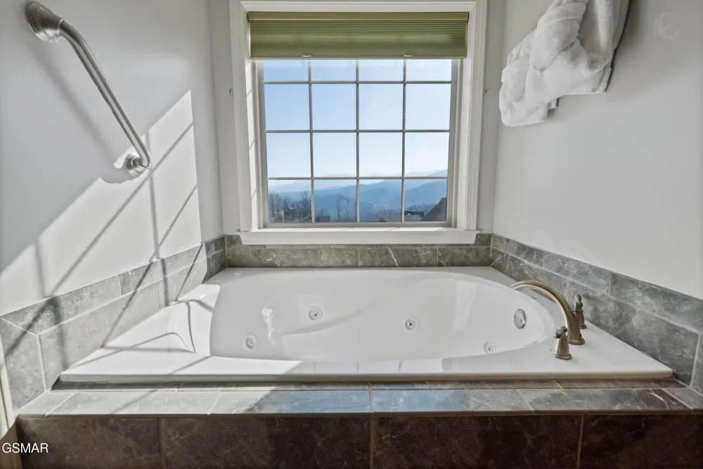 706 Chestnut Drive Gatlinburg, TN 37738