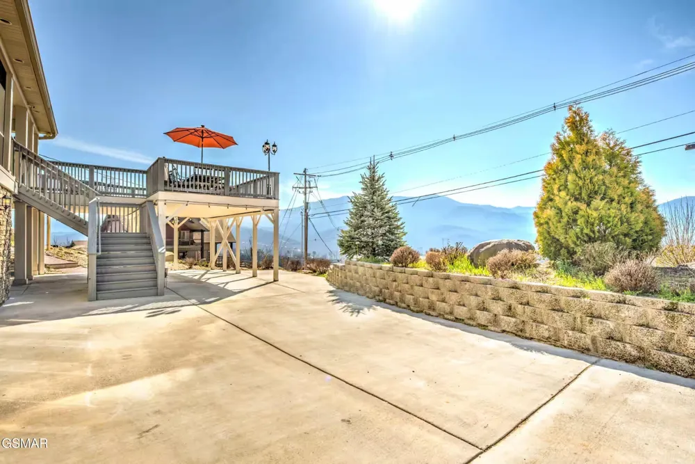 706 Chestnut Drive Gatlinburg, TN 37738