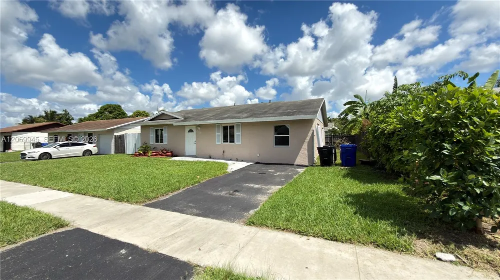 8151 SW 7th St North Lauderdale, FL 33068