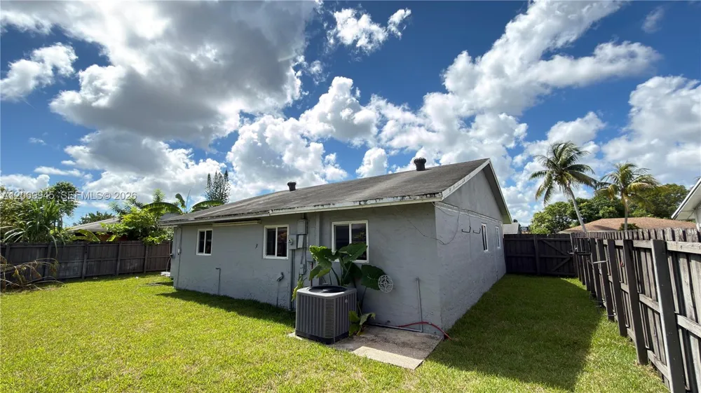 8151 SW 7th St North Lauderdale, FL 33068