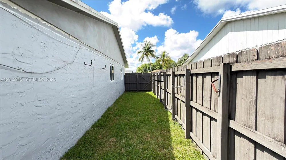 8151 SW 7th St North Lauderdale, FL 33068