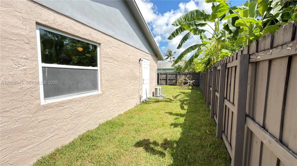 8151 SW 7th St North Lauderdale, FL 33068