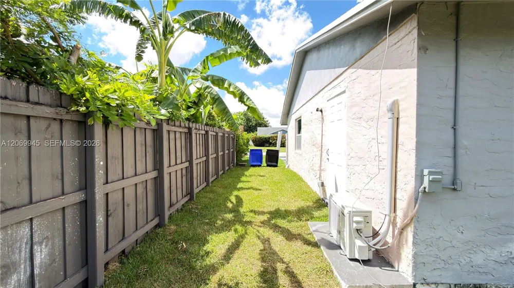 8151 SW 7th St North Lauderdale, FL 33068
