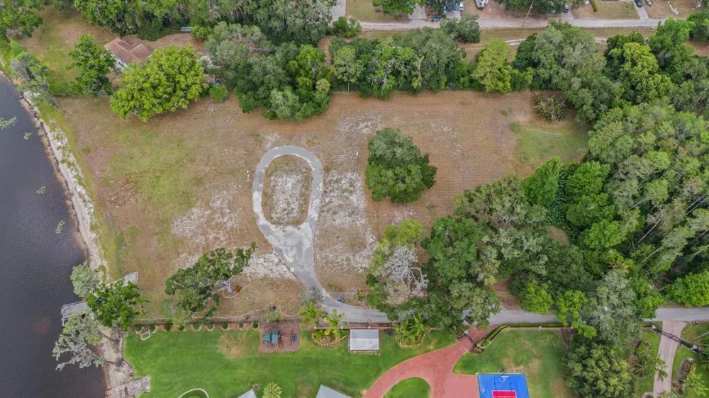 215 LAKE BRANT DRIVE Lutz, FL 33548