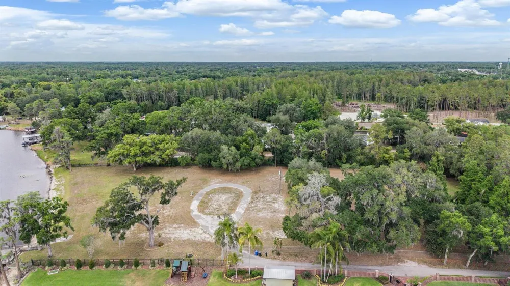 215 LAKE BRANT DRIVE Lutz, FL 33548