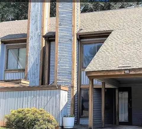60 Willowick Drive