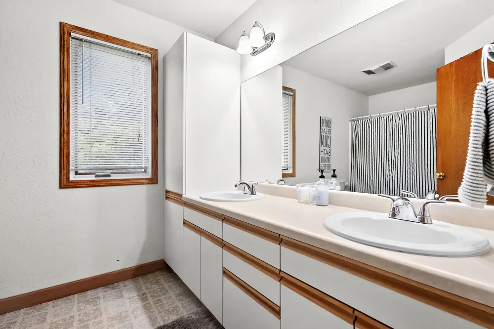 16121 Indian Valley Street Schoolcraft, MI 49087
