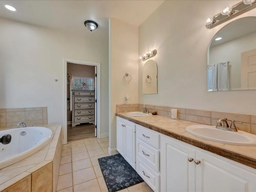 290 Austin Lane Pollok, TX 75969