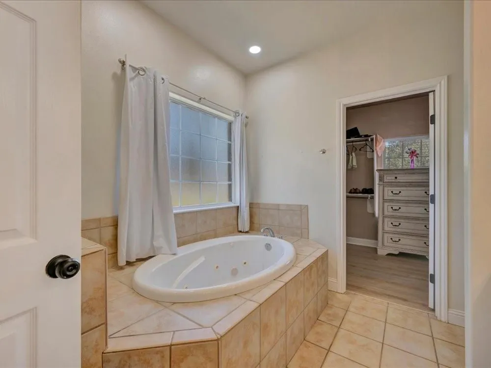 290 Austin Lane Pollok, TX 75969