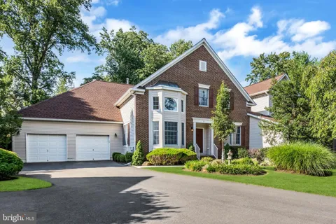 17 STONEWALL CIRCLE