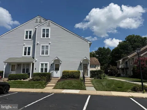 1705 HEATHERSTONE COURT