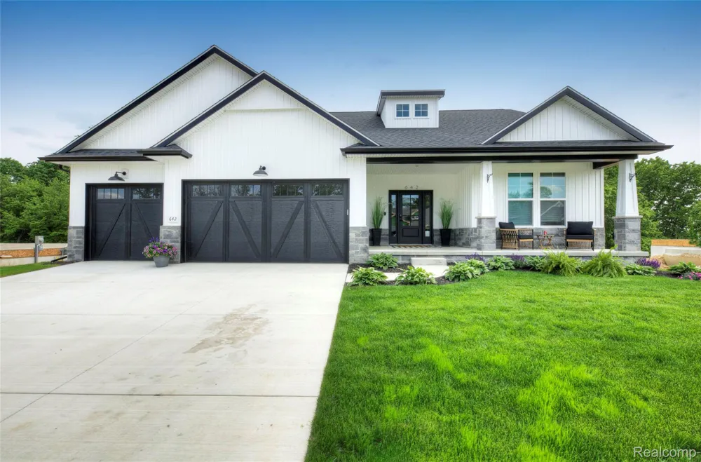 121 Gambrel Lane Marion Township, MI 48843