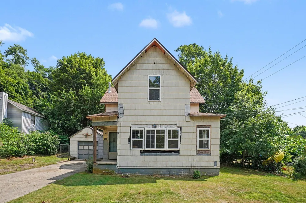 102 Worden Avenue Comstock Charter Township, MI 49048