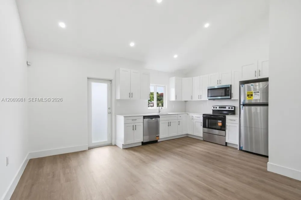 4122 NW 11th Pl Miami, FL 33127