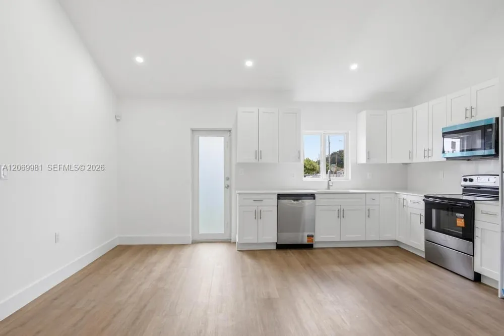4122 NW 11th Pl Miami, FL 33127