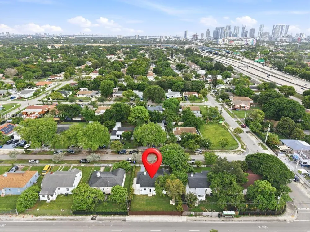 4122 NW 11th Pl Miami, FL 33127