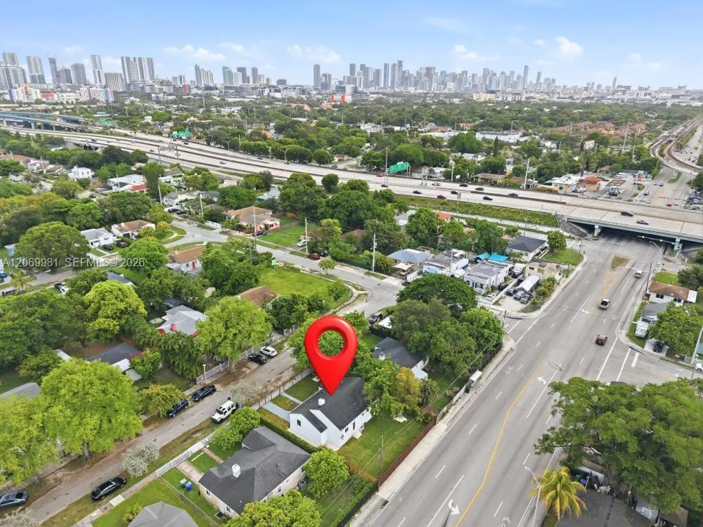 4122 NW 11th Pl Miami, FL 33127