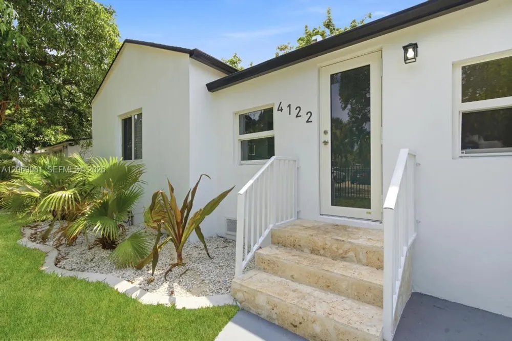 4122 NW 11th Pl Miami, FL 33127