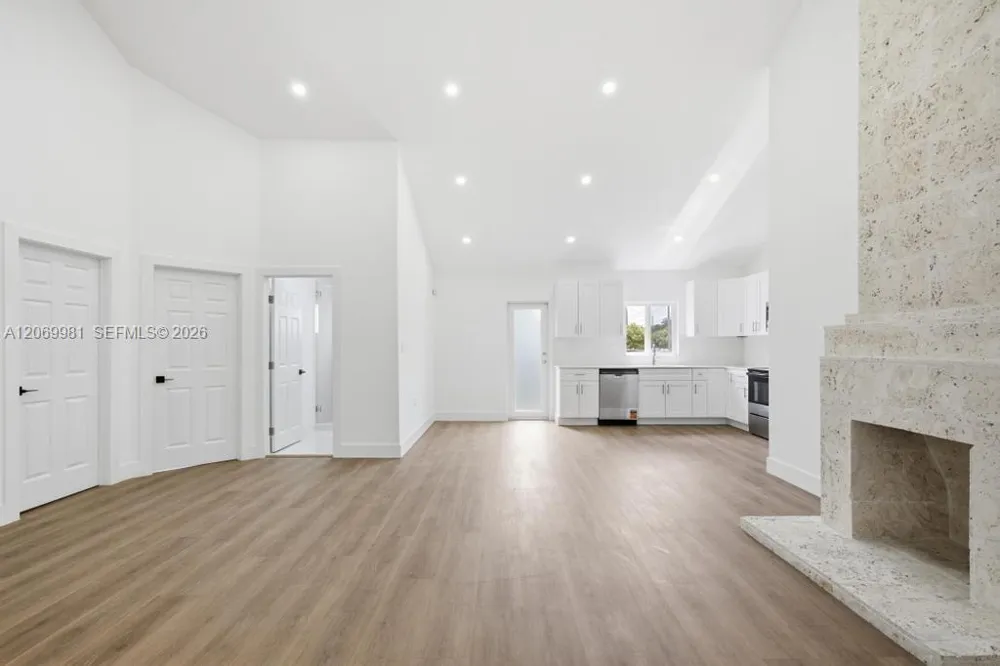 4122 NW 11th Pl Miami, FL 33127