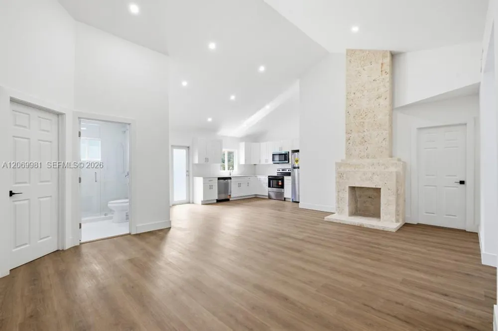 4122 NW 11th Pl Miami, FL 33127