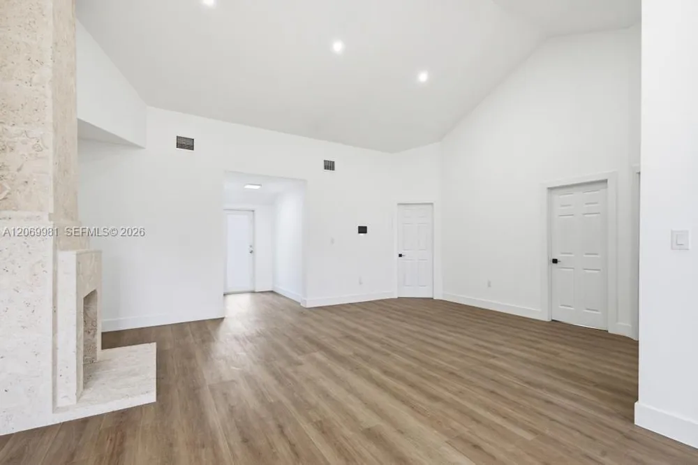 4122 NW 11th Pl Miami, FL 33127