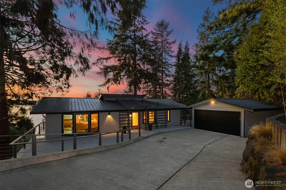 15733 25th Avenue SW Burien, WA 98166