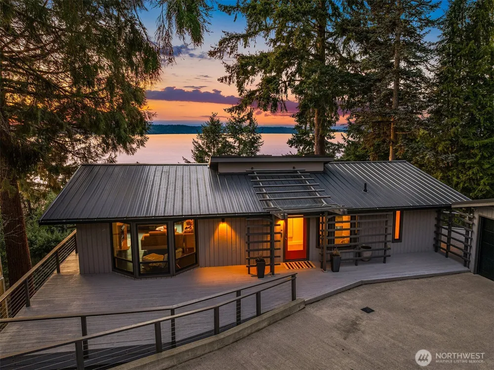 15733 25th Avenue SW Burien, WA 98166