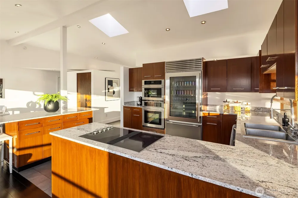 15733 25th Avenue SW Burien, WA 98166