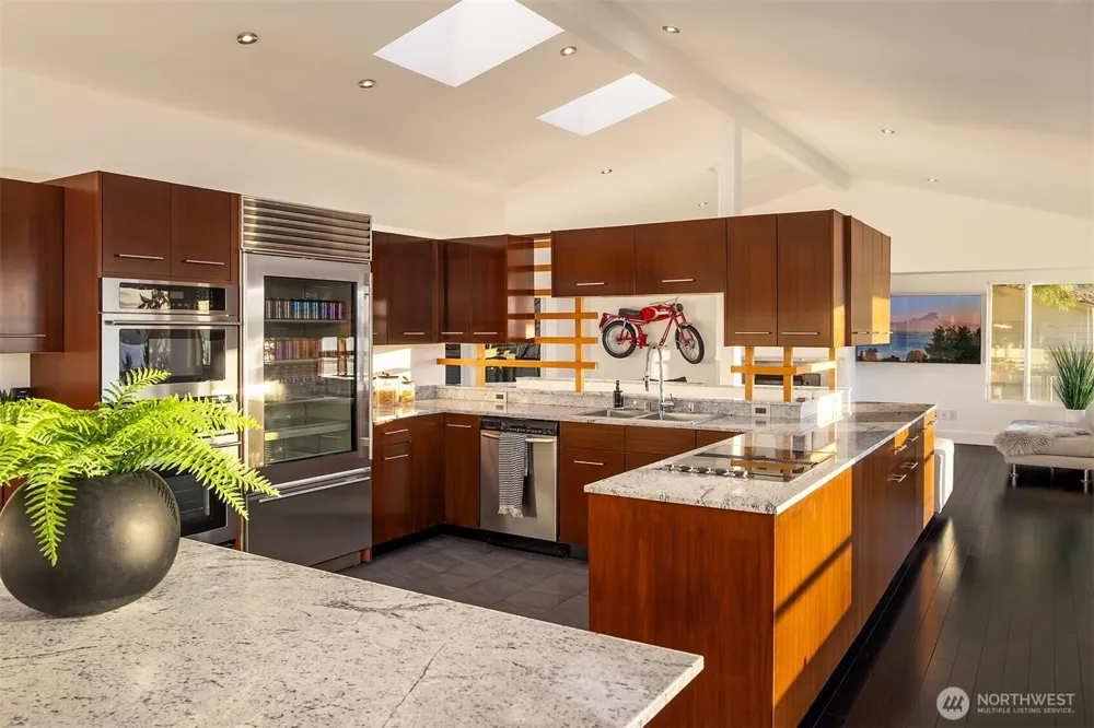 15733 25th Avenue SW Burien, WA 98166