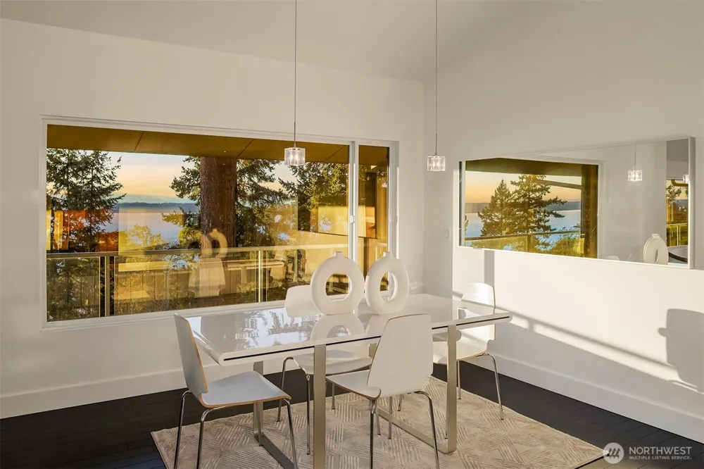 15733 25th Avenue SW Burien, WA 98166