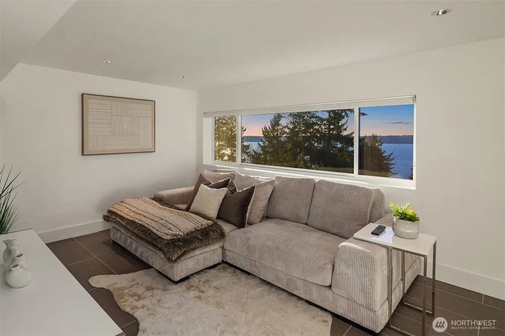 15733 25th Avenue SW Burien, WA 98166