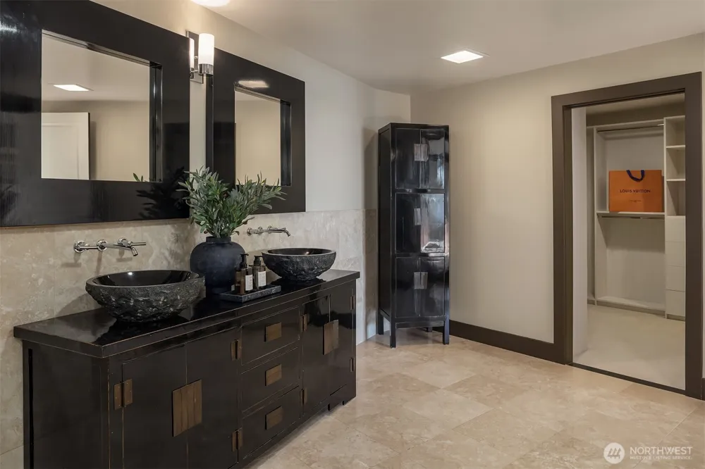 15733 25th Avenue SW Burien, WA 98166