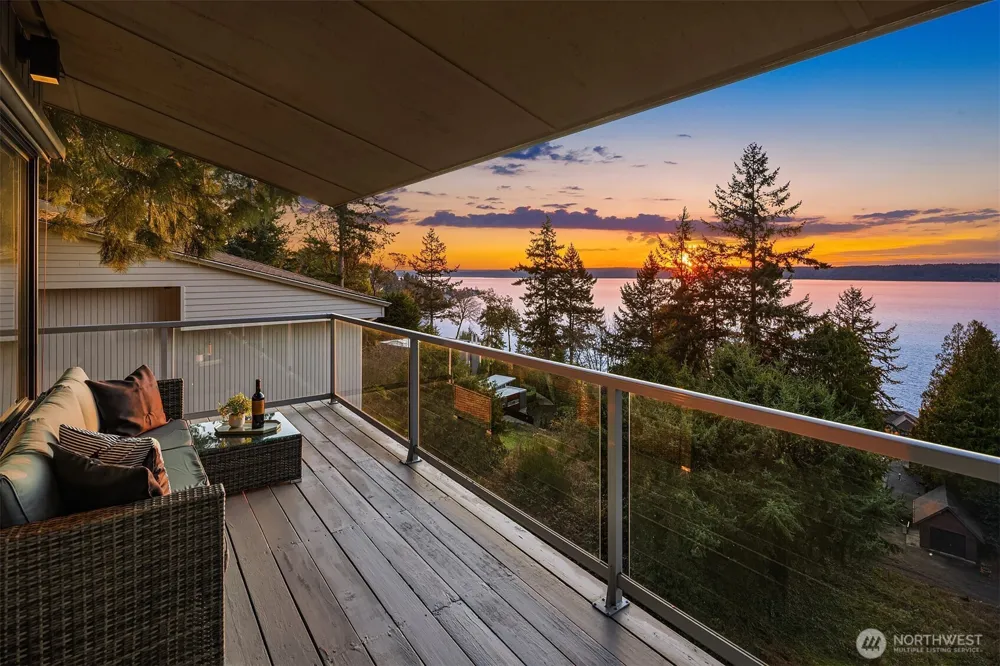 15733 25th Avenue SW Burien, WA 98166