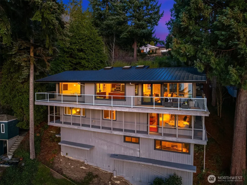 15733 25th Avenue SW Burien, WA 98166