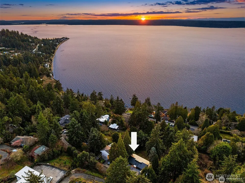15733 25th Avenue SW Burien, WA 98166