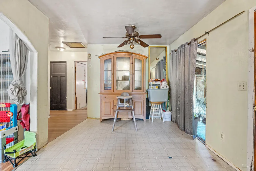490 Della Avenue Willits, CA 95490