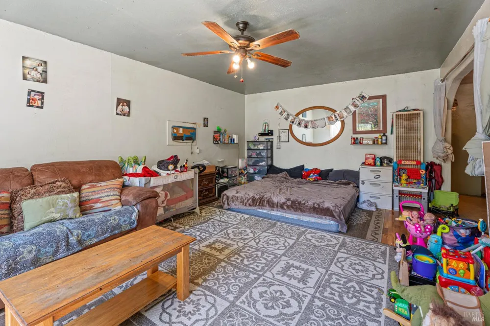 490 Della Avenue Willits, CA 95490