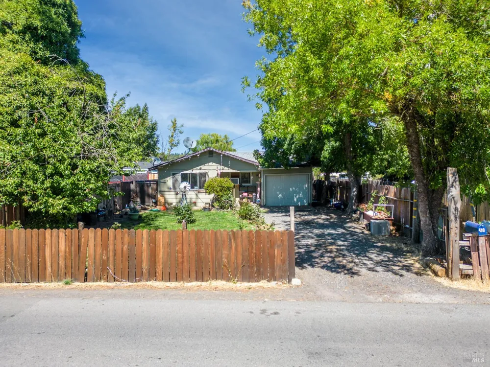 490 Della Avenue Willits, CA 95490