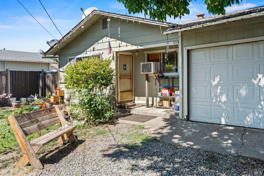 490 Della Avenue Willits, CA 95490