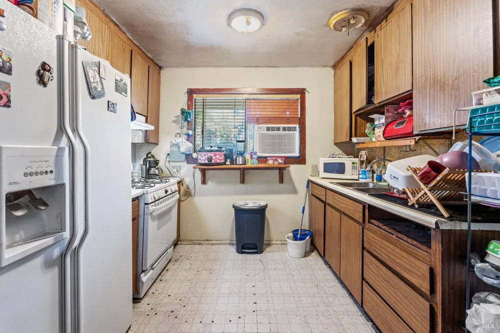 490 Della Avenue Willits, CA 95490