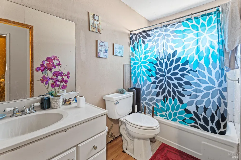 490 Della Avenue Willits, CA 95490