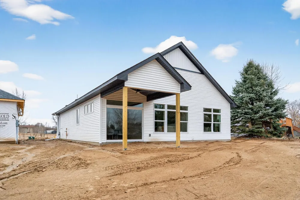 1402 Jefferson Street S Cambridge, MN 55008