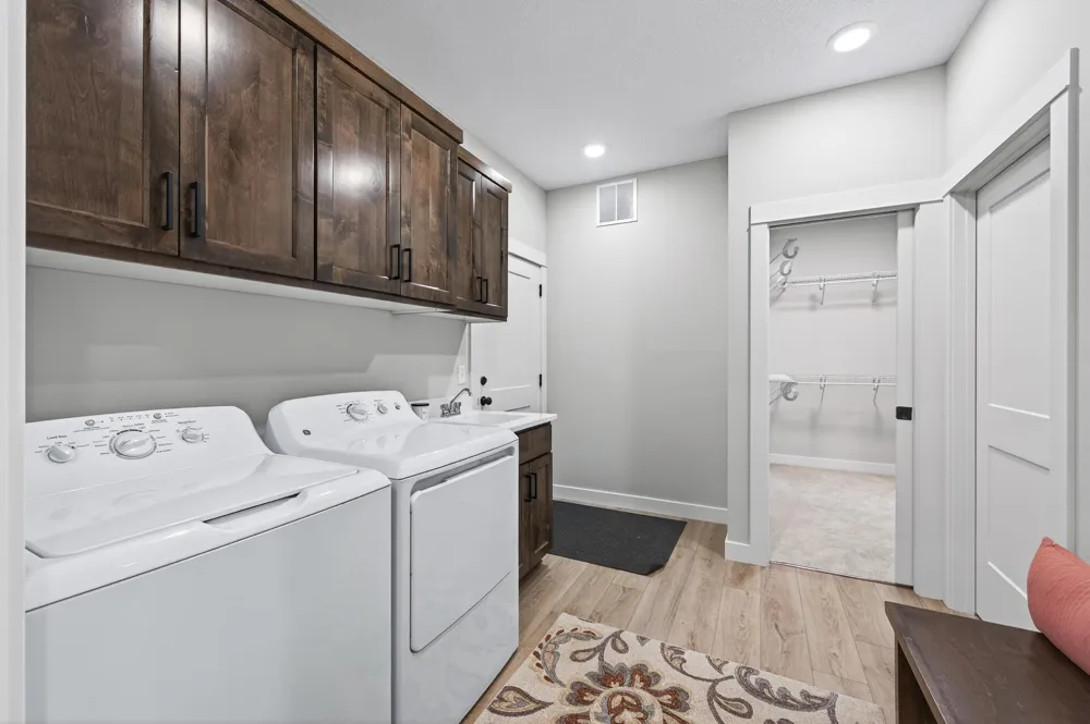 1402 Jefferson Street S Cambridge, MN 55008