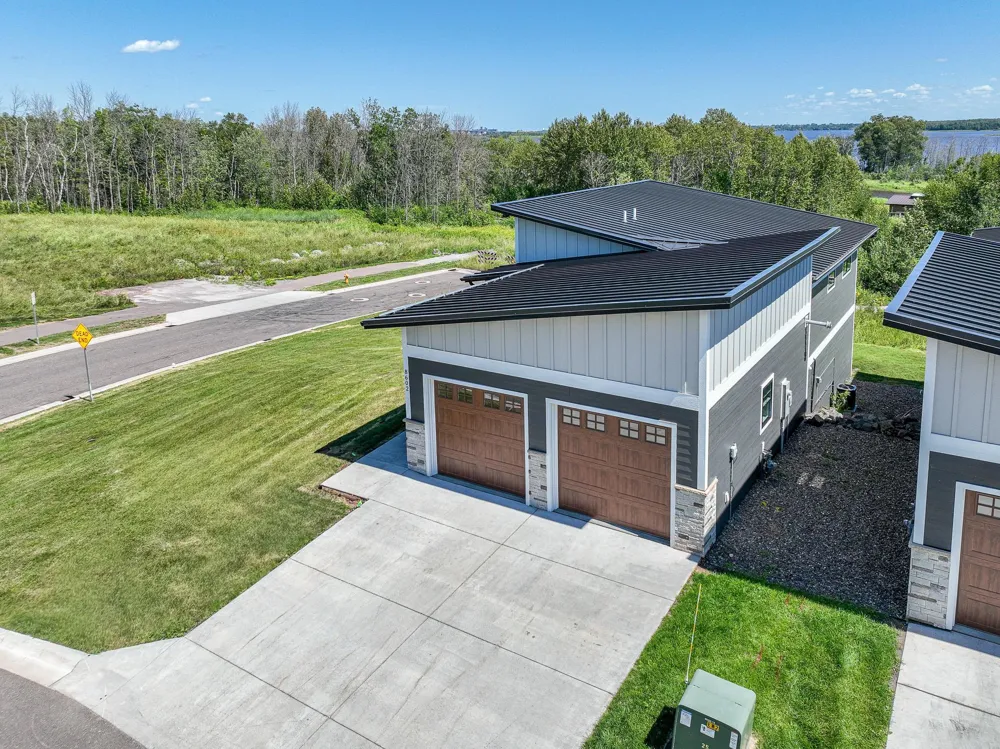 8602 Maynard Place Duluth, MN 55808