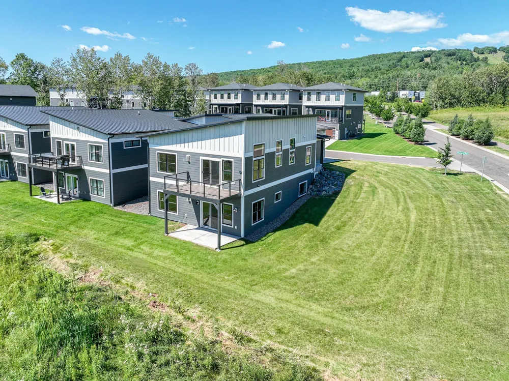 8602 Maynard Place Duluth, MN 55808