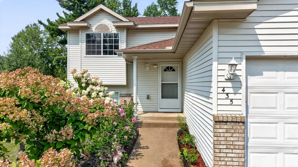 435 8th Avenue NE Pine City, MN 55063