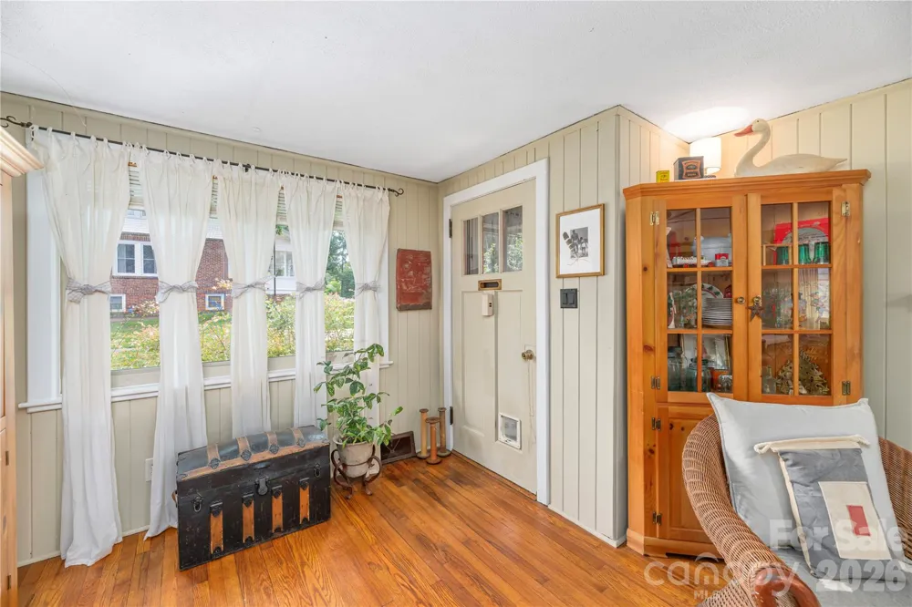 21 Lincoln Avenue Asheville, NC 28803